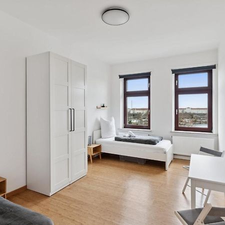 Apartment Fuer 13 Gaeste, 5 Schlafzimmer, 2 Baeder, 2 Loggia'S, Leipzig Zentrum Ost מראה חיצוני תמונה
