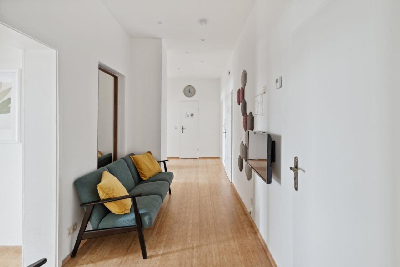 Apartment Fuer 13 Gaeste, 5 Schlafzimmer, 2 Baeder, 2 Loggia'S, Leipzig Zentrum Ost מראה חיצוני תמונה